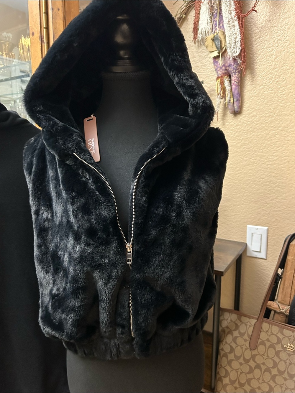 🖤 Love Tree NWT Black Faux Fur Hooded Vest/Jacket – Size L 🖤